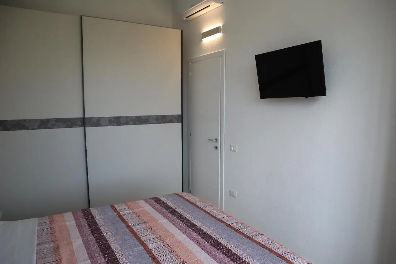 بيت للعطل فيلا Neues Haus Mit Beheiztem Pool Brunella إيطاليا